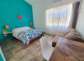 1 soverom, skrivebord, strykejern/-brett og wi-fi