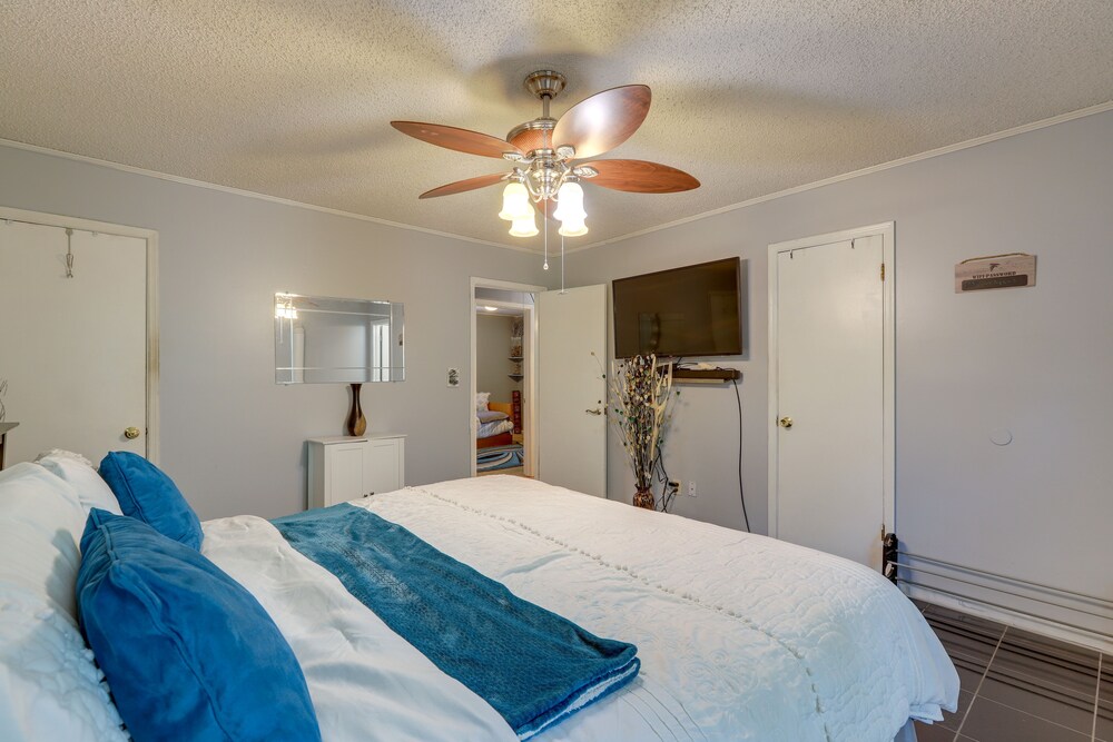 Jonesboro Home w/ ScreenedIn Porch & Fire Pit! Indian Hill Estates