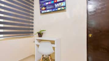 Habitación cuádruple | Decoración personalizada, muebles diferentes y wifi gratis