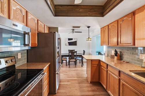 St Pete/Clearwater Beach House. 3 Minutes to Indian Rocks Beach. Come Stay!
