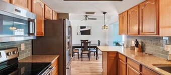 St Pete/Clearwater Beach House. 3 Minutes to Indian Rocks Beach. Come Stay!