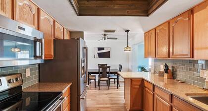 St Pete/Clearwater Beach House. 3 Minutes to Indian Rocks Beach. Come Stay!