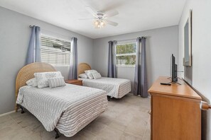 2 habitaciones, tabla de planchar con plancha, wifi y ropa de cama