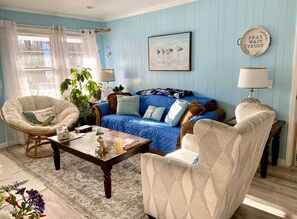 Living area - Ocean Front Cozy cottage #6 (Woodruff)