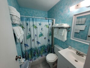 Towels, soap, shampoo, toilet paper