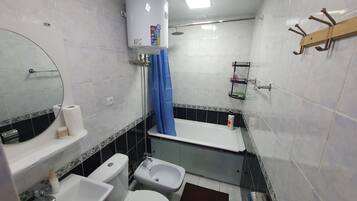 Hårtørrer, bidet, håndklæder, Sæbe