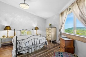 2 chambres, coffres-forts dans les chambres, bureau, Wi-Fi gratuit