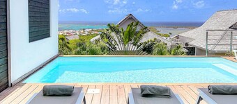 Villa Bleu Horizon with heated private pool overlooking Orient Bay, 3 bedrooms