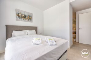 Room - ViVi Homes pool, Cameron apartment (Fuengirola)