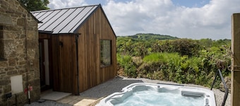 Lanhydrock Barn - a barn that sleeps 4 guests in 2 bedrooms