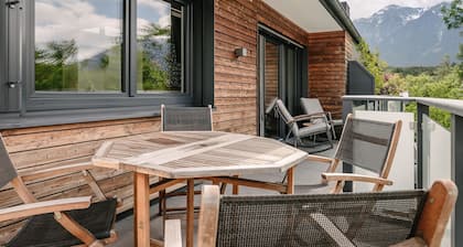 Sunny top floor apartment in a top location