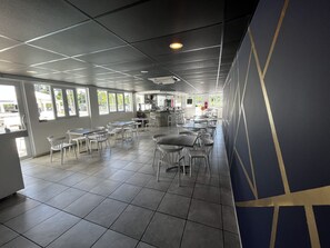 Restaurant - Douglas Highway Hotel (Cabo Rojo)