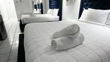 Habitación familiar doble de uso individual | Edredones de plumas y ropa de cama