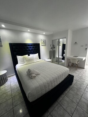 Basic-Einzelzimmer, 1 Queen-Bett | Daunenbettdecken, Bettwäsche