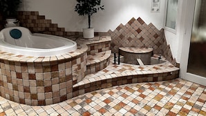 A bathroom with a freestanding bathtub, a sink, and a shower area. - Hotel Bosco Verde (Val di Zoldo)