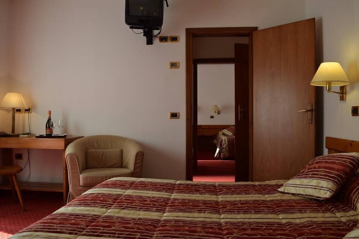 In-room safe, desk, soundproofing, WiFi (free)