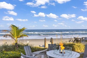 Property grounds - Manatee Manor Beachfront Retreat (Daytona Beach)