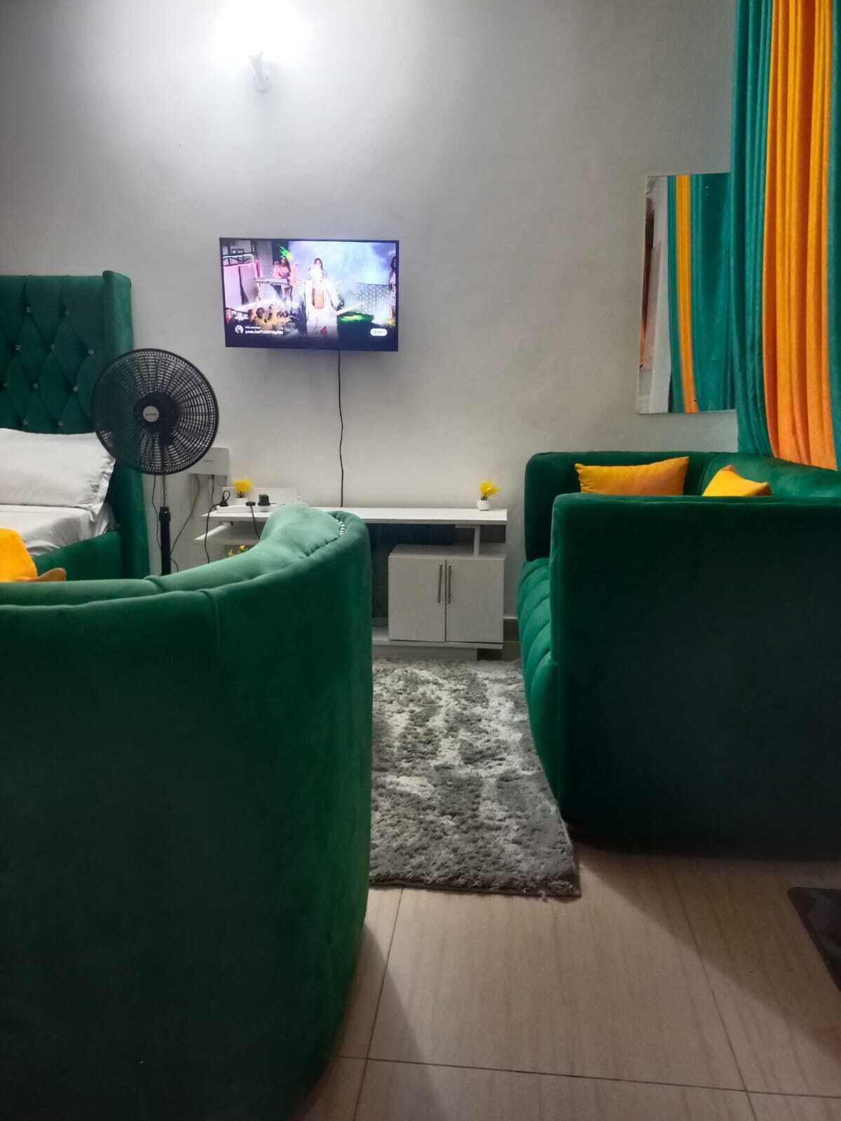 1 slaapkamer, een strijkplank/strijkijzer, wifi, beddengoed