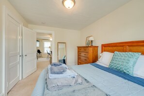 2 bedrooms, iron/ironing board, free WiFi, bed sheets - Olde Hampton, right in the center of Hampton Roads 2 (Hampton)