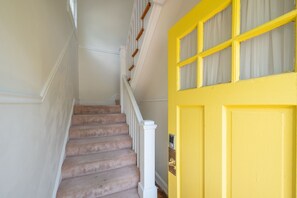 Interior - Olde Hampton, right in the center of Hampton Roads 2 (Hampton)