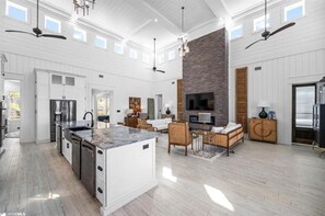 Fernseher, Kamin, Arbeitsbereiche