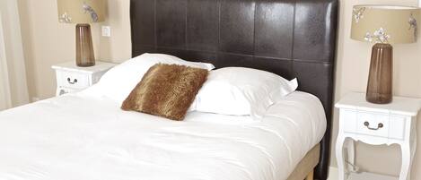 1 slaapkamer, een strijkplank/strijkijzer, gratis wifi, beddengoed