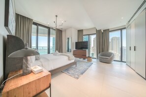 3 bedrooms, premium bedding, iron/ironing board, free WiFi