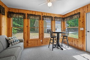 Smart TV, fireplace - Stunning Family Cabin near Wheeler Lake! Close to beach, UTV/Snowmobile trails (Lakewood)