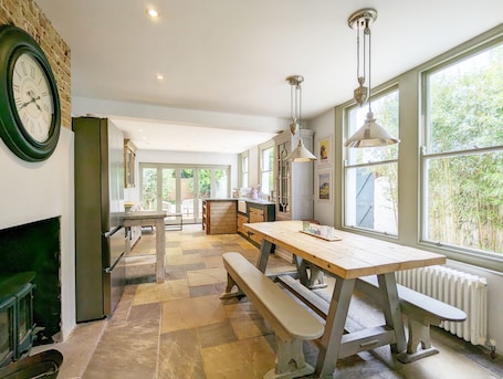 Dining. A town house that sleeps 6 guests in 3 bedrooms