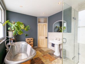 Baignoire, serviettes fournies