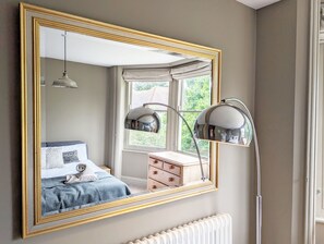 3 bedrooms, travel crib, WiFi, bed sheets - A town house that sleeps 6 guests  in 3 bedrooms (Worthing)