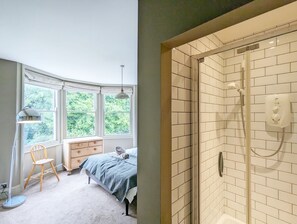 3 chambres, lit parapluie, Wi-Fi, draps fournis