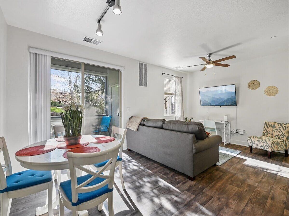 Stylish Comfort, Comfy Bed, Pool, Hot Tub, Gym, Wi-Fi