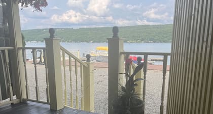 JUST BUILT Romantic Getaway on the Shores of Keuka Lake!