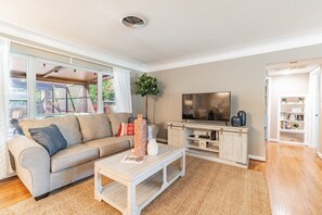 Smart TV, offices - Cozy Clearwater Pool Home Near Beaches! (Clearwater)