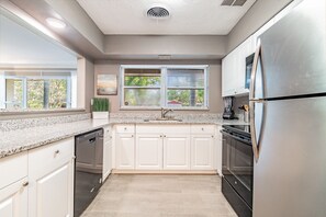 Fridge, microwave, oven, stovetop - Cozy Clearwater Pool Home Near Beaches! (Clearwater)