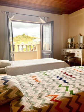 Standard Double or Twin Room | Free WiFi, bed sheets - R. Principal 25 (Torres Vedras)