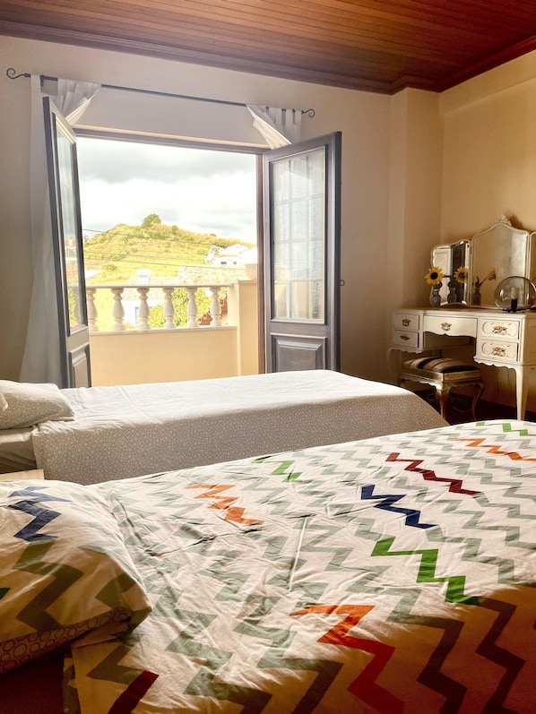 Standard Double or Twin Room | Free WiFi, bed sheets - R. Principal 25 (Torres Vedras)