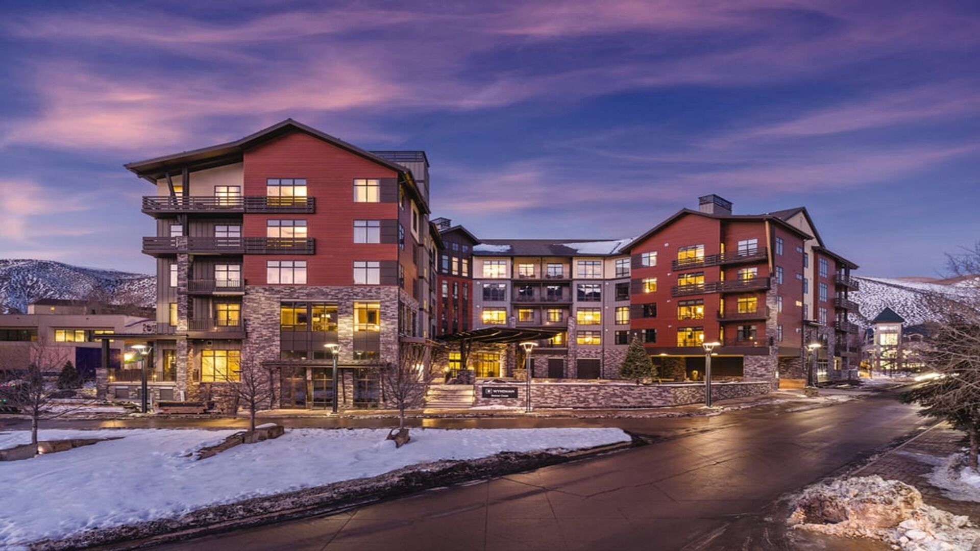 2Bed/2Bath Presidential Suite in Ski Country!  Stay with us in Avon!!