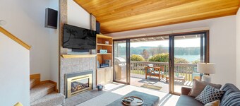 Condo with amazing bay view, lanai, pickleball, hot tub, pools, & gym