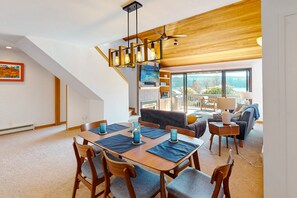 TV, fireplace, video games, books - Condo with amazing bay view, lanai, pickleball, hot tub, pools, & gym (Port Ludlow)