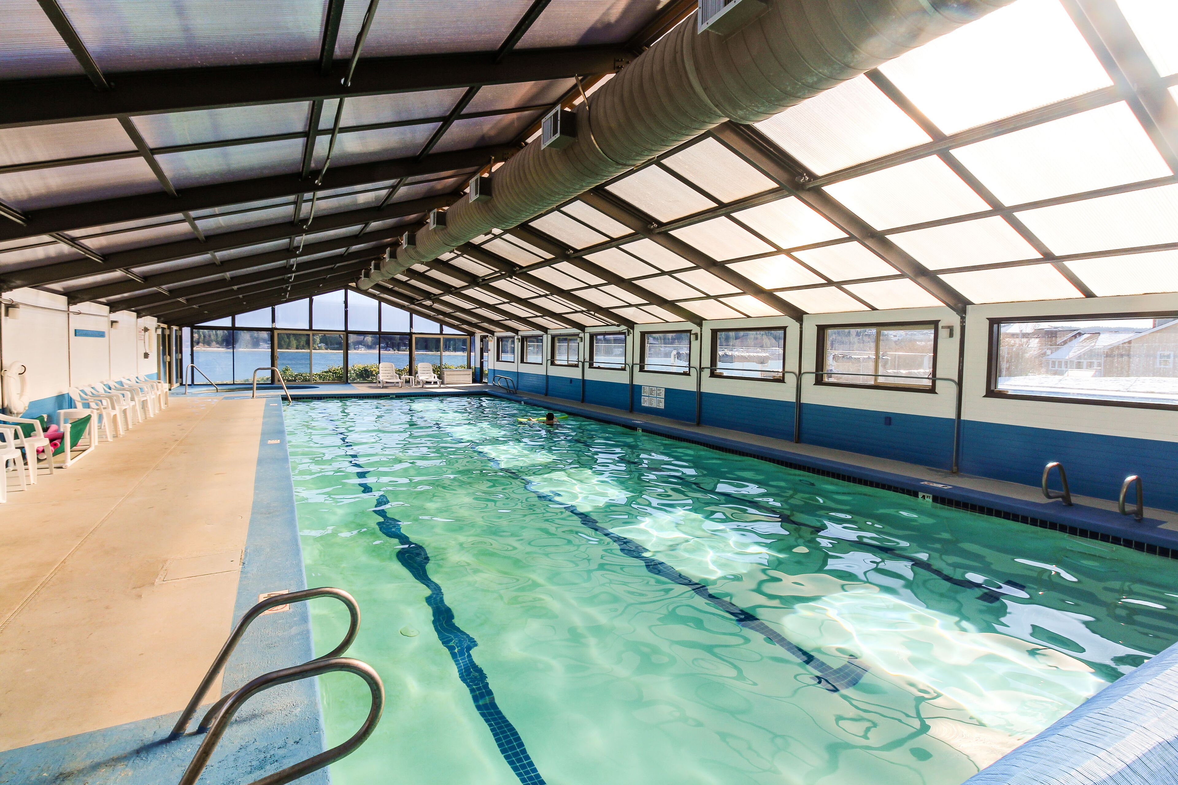 Alberca techada y alberca climatizada