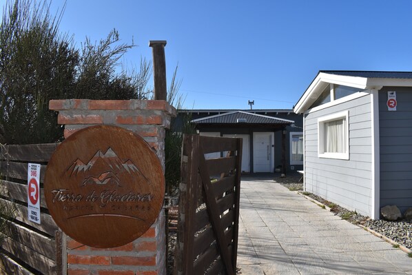 Fachada de la propiedad