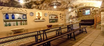 Regal Retreat with extra large pool near Sitges