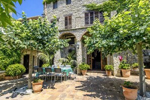 屋外ダイニングエリア