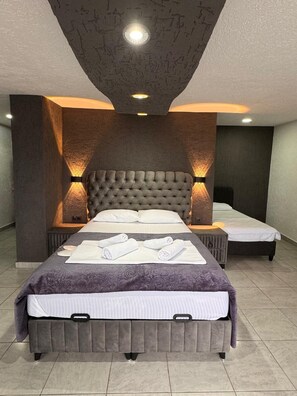 Kamar Eksklusif | Meja kerja, kedap suara, dan seprai linen