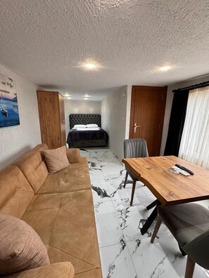 Desk, soundproofing, bed sheets - İdeal Butik Otel (Arnavutköy)