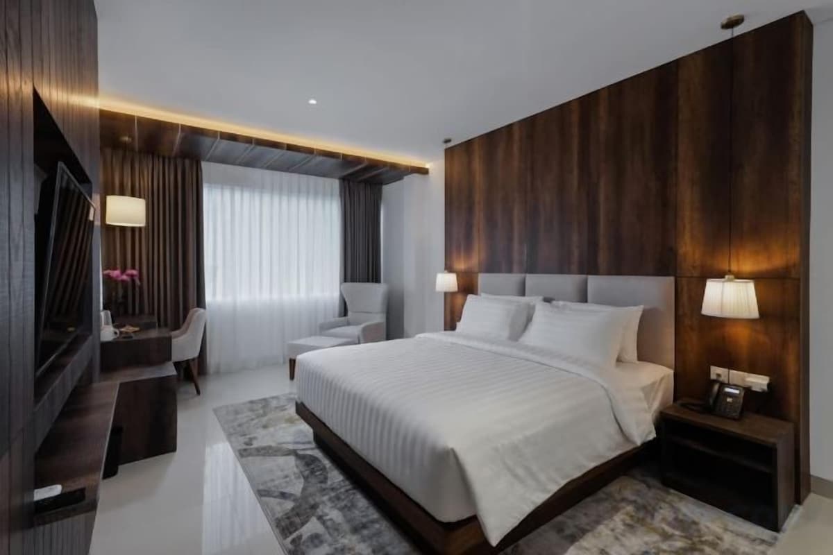 Deluxe Queen Room