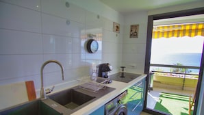 Coffee/tea maker, fridge, microwave, oven - Palmes d'Or Properties Ref EGEE (Cannes-la-Bocca)