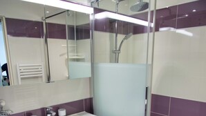Shower, hair dryer - Palmes d'Or Properties Ref EGEE (Cannes-la-Bocca)